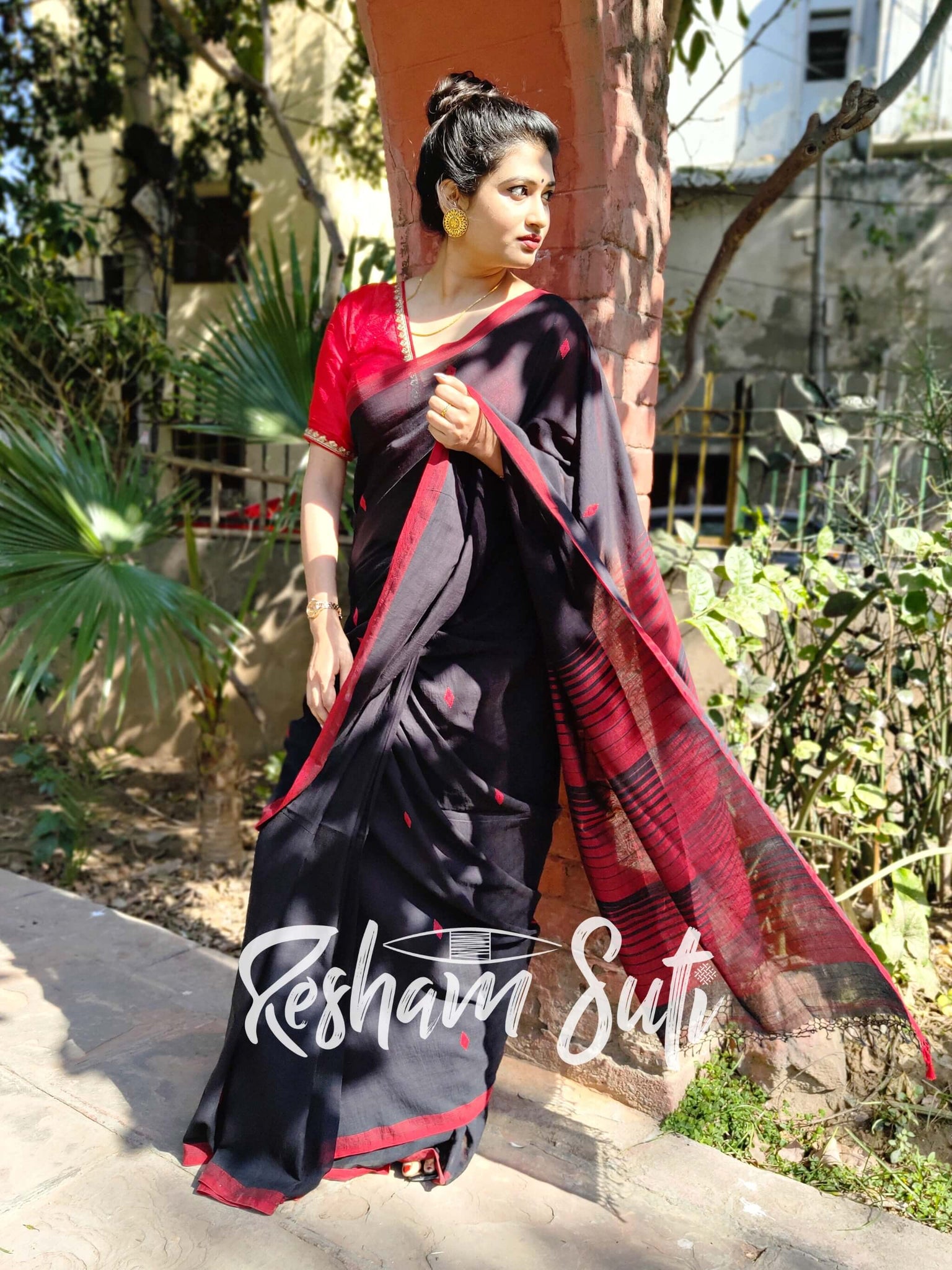 Black Red Handwoven Cotton Jamdani Saree - Raatkali Ki Khwab