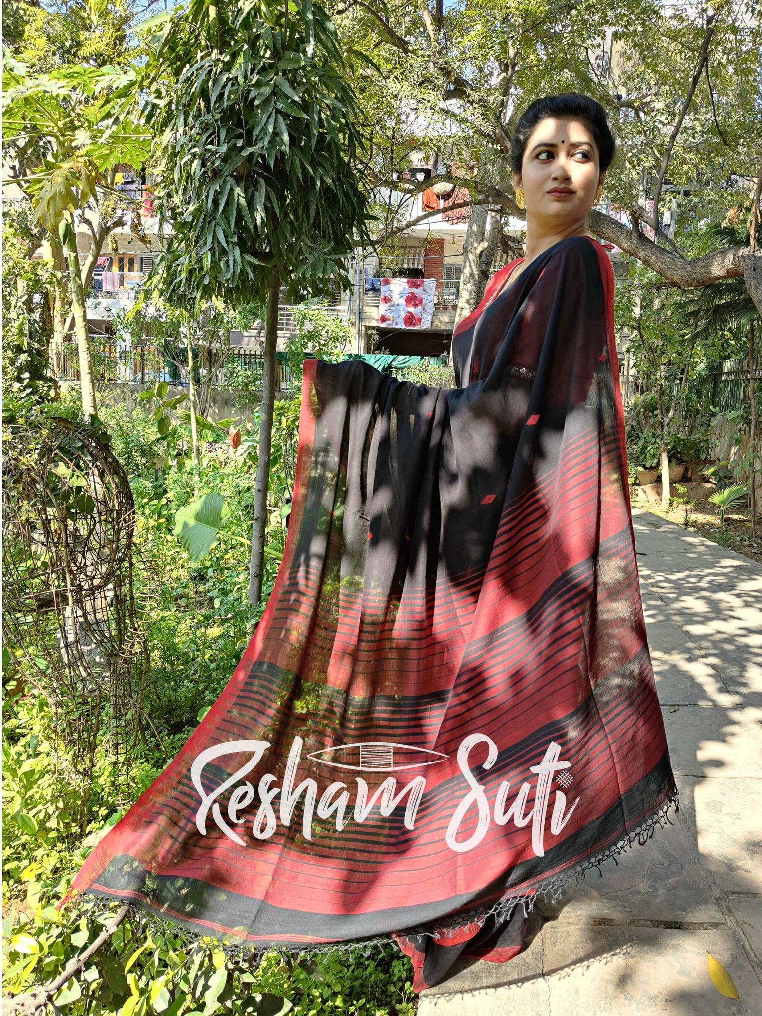 Black Red Handwoven Cotton Jamdani Saree - Raatkali Ki Khwab